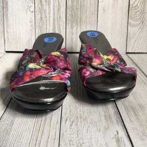 **CLEARANCE** NWT White Mountain 6.5 Wedge Sandal.